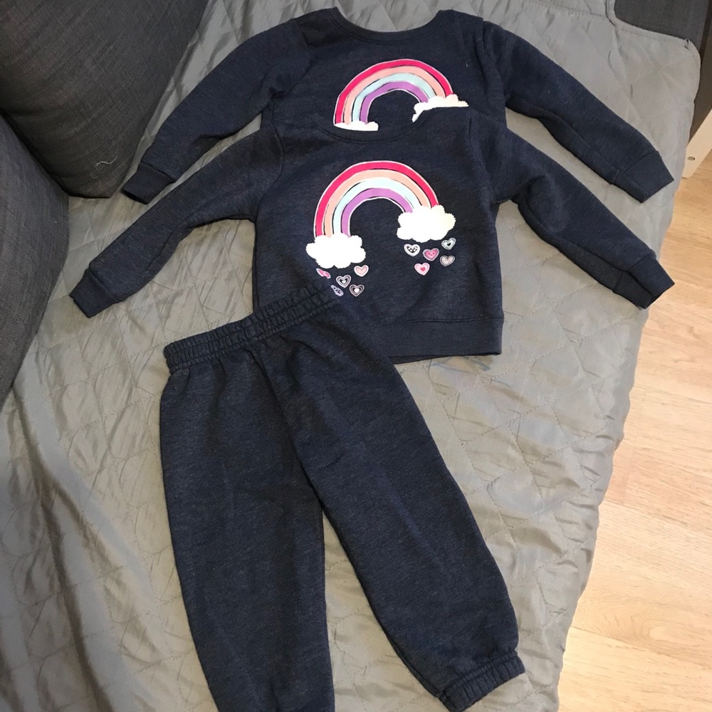 Set of 2 sweaters 1 pair of pants